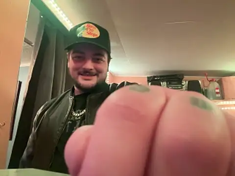 latenightguy online show from February 15, 9:07 am