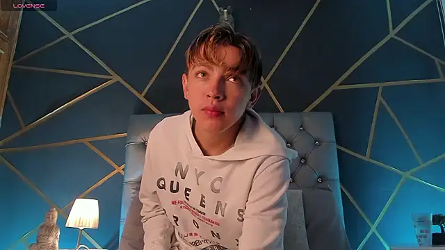 Lian Miller1  online show from March 4, 12:34 pm