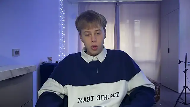 Snapshot of _bee_boy_ chatting on October 8, 2:54 pm  bee boy  online show from October 8, 2:54 pm