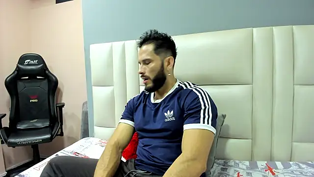 Snapshot of rambo_21_ chatting on October 2, 11:47 am rambo 21  online show from October 2, 11:47 am