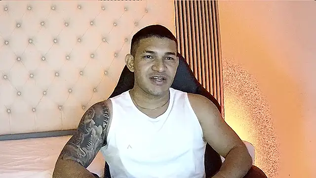 Snapshot of venedic_bull chatting on October 10, 4:45 pm venedic bull online show from October 10, 4:45 pm