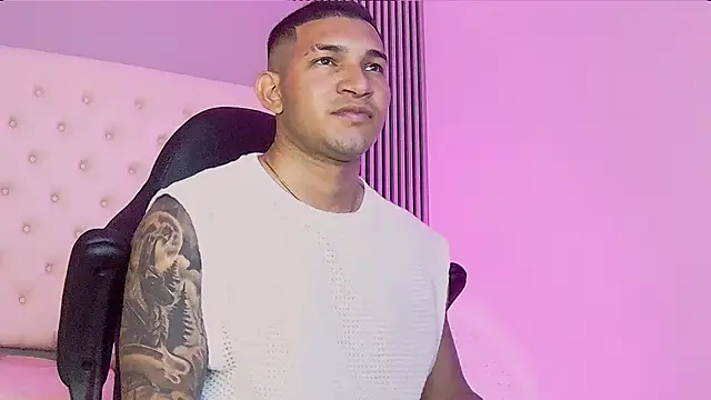 Snapshot of venedic_bull chatting on October 13, 11:55 pm venedic bull online show from October 13, 11:55 pm