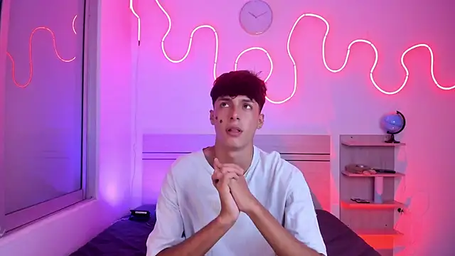 luccas ferreira online show from November 8, 7:28 pm