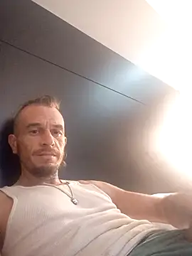 Snapshot of LetMeLiqU chatting on October 7, 6:45 pm LetMeLiqU online show from October 7, 6:45 pm