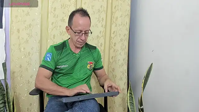 axelking  online show from May 25, 11:38 am