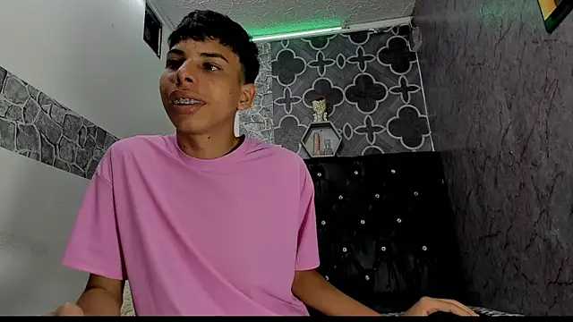 sexyboys cutex18 online show from March 15, 10:49 pm