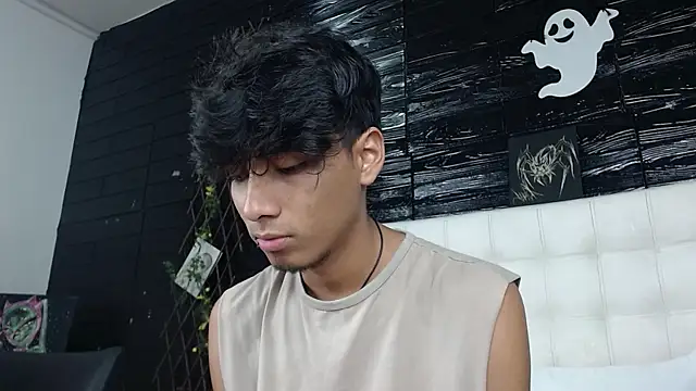 Snapshot of tyler_wolf1_ chatting on October 21, 12:41 pm tyler wolf1  online show from October 21, 12:41 pm