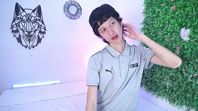 Emo Boy  online show from December 5, 1:07 pm