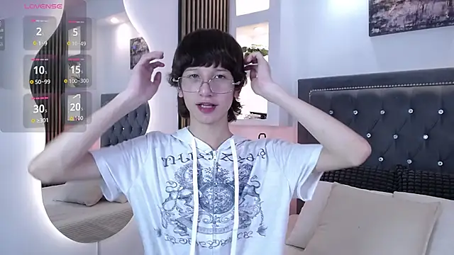 Emo Boy  online show from March 28, 8:53 pm