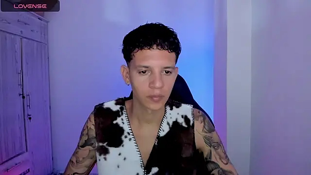 tylernova online show from May 29, 3:27 am
