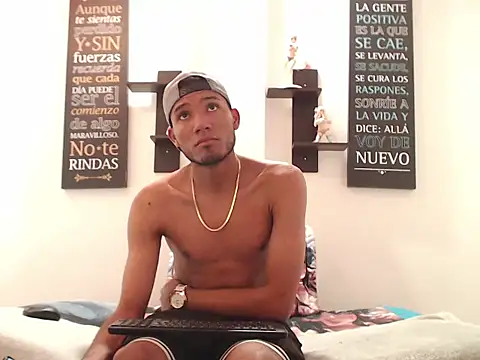 ADRIEL  VEGA online show from October 15, 4:42 am