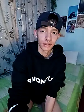 Snapshot of heyy_noah11 chatting on October 23, 3:21 am heyy noah11 online show from October 23, 3:21 am