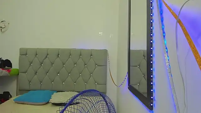 Sofi And Santy online show from November 28, 1:09 am