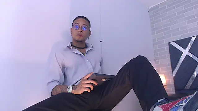 Jayden Morris online show from March 6, 7:33 pm