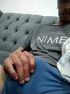 Snapshot of lucho228 chatting on October 13, 4:29 am lucho228 online show from October 13, 4:29 am