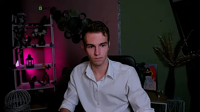 astren villo online show from November 18, 9:17 pm