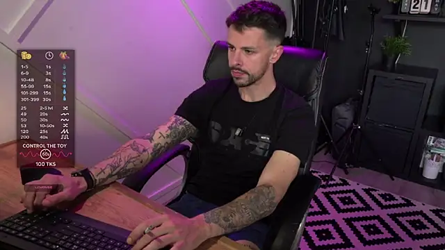 monsieurguitsxxx online show from April 16, 12:16 pm