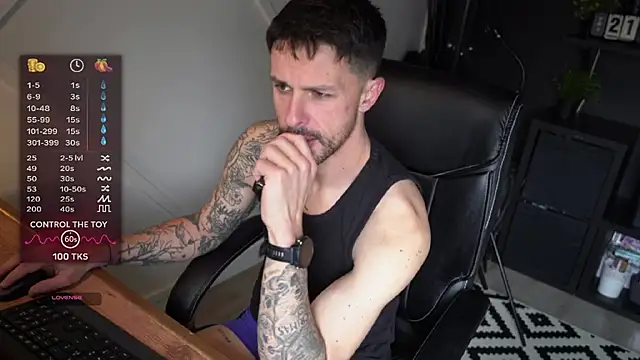 monsieurguitsxxx online show from March 11, 12:56 pm