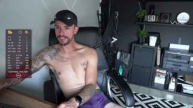 monsieurguitsxxx online show from July 17, 12:45 pm