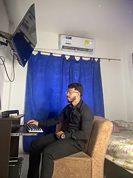 Kylian Alessandro online show from February 26, 6:42 pm