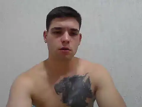 Snapshot of Zure-xxx chatting on October 24, 3:19 am Zure-xxx online show from October 24, 3:19 am