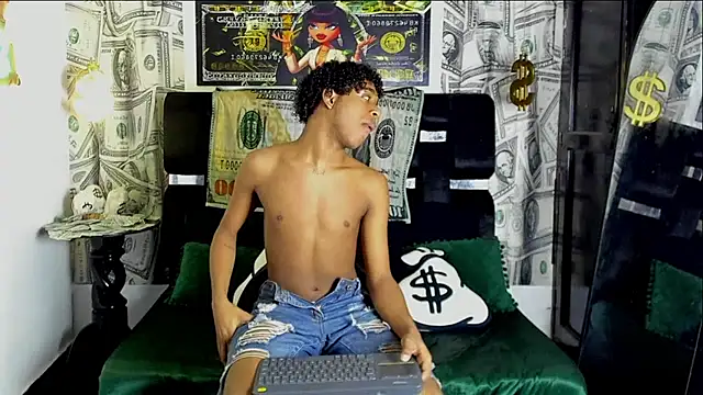 Snapshot of Latin_Femboy13 chatting on October 25, 7:26 pm Latin Femboy13 online show from October 25, 7:26 pm