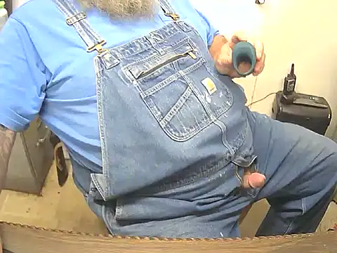 awynn1980 online show from December 18, 7:43 pm