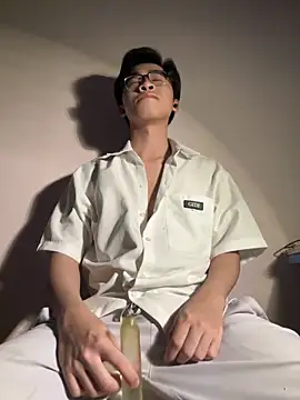 liamhn2k4 online show from March 12, 4:37 pm