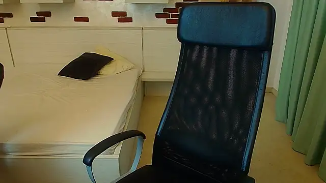 BradyFlint online show from November 28, 10:39 am