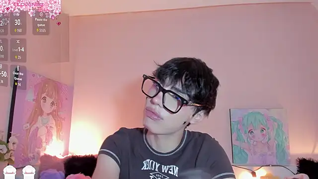 Strawberry Kitty  online show from March 1, 4:56 am