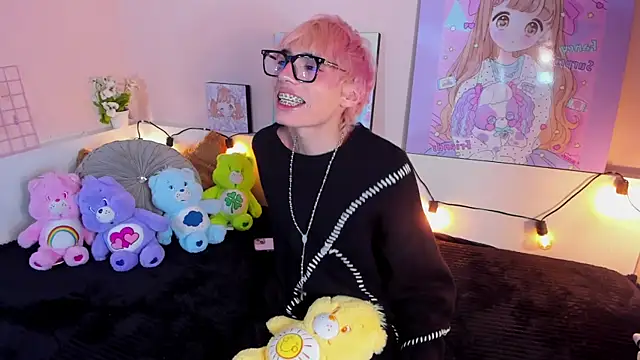 Strawberry Kitty  online show from October 27, 4:15 am