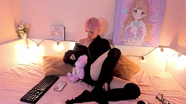 Snapshot of Strawberry_Kitty_ chatting on October 18, 4:39 am Strawberry Kitty online show from October 18, 4:39 am