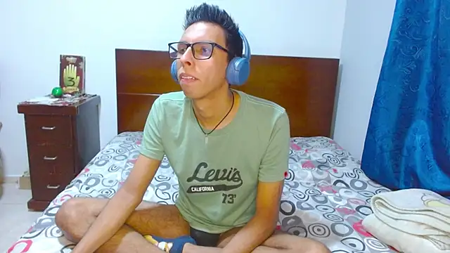 DavTwink3100 online show from December 19, 1:57 am