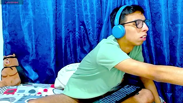 DavTwink3100 online show from March 13, 1:57 am