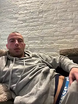 Rotteei1 online show from March 9, 9:47 am