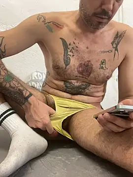 Italmanu85 online show from July 10, 1:47 pm
