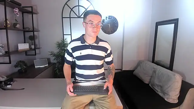 Lil James online show from November 20, 8:40 pm