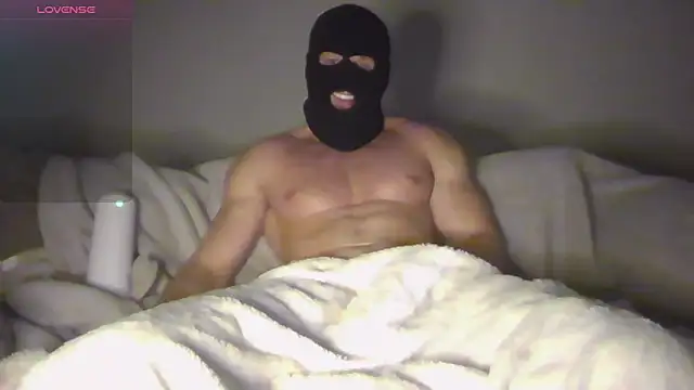 Snapshot of Masked_Bull38_Uk chatting on October 23, 6:33 pm Masked Bull38 Uk online show from October 23, 6:33 pm