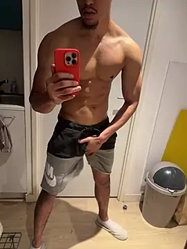 bigDickParis92 online show from April 4, 3:36 am