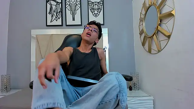 adams bobby online show from December 15, 11:40 am