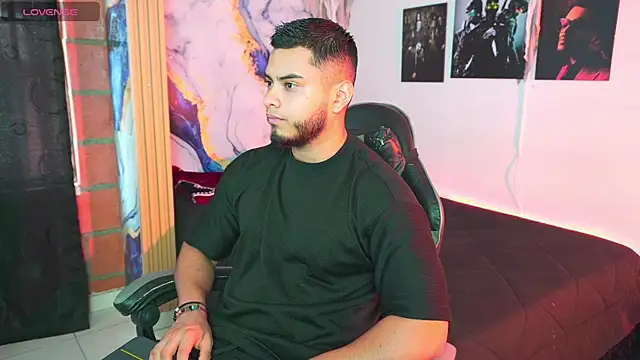 Tiler wolker online show from November 1, 8:35 pm