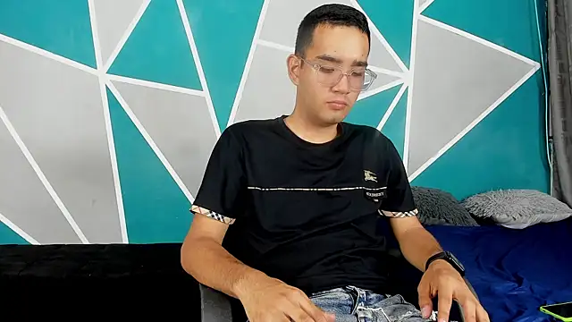 kenny boy23 online show from October 28, 7:16 pm