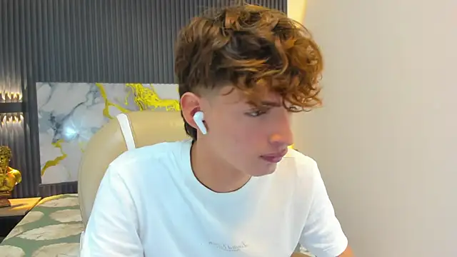 NicolasFerrer18 online show from November 18, 7:39 pm