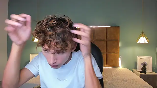 NicolasFerrer18 online show from November 11, 7:30 pm