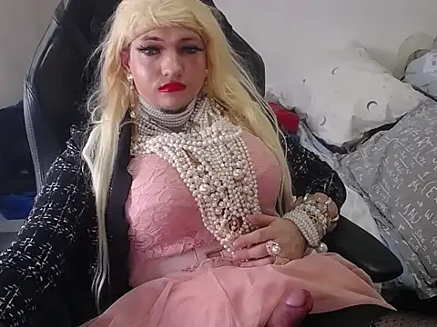 VanesaCrossic online show from April 15, 9:42 am