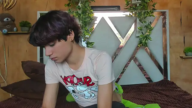 Leo Glow online show from March 9, 2:00 pm