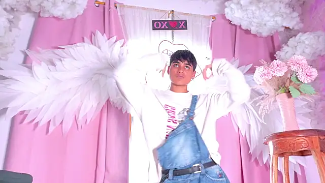 Leo Glow online show from April 20, 8:00 pm