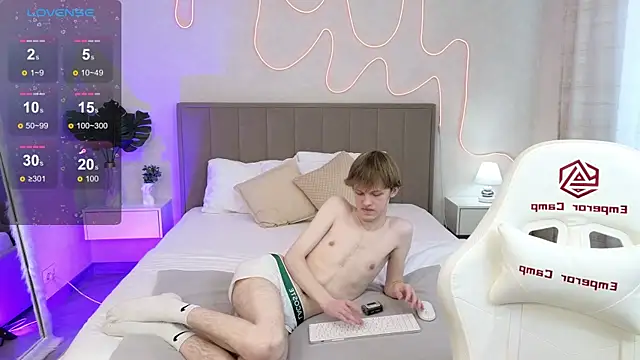 Fakeangel87 online show from November 16, 8:27 am