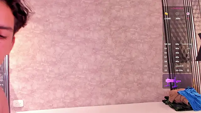 TheoHart  online show from November 30, 3:25 pm