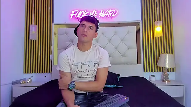 KEVIN MCKINLEY online show from November 28, 12:14 am